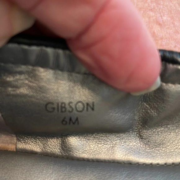 Tahari Gibson 6M Ballet Flats Black Patent Toe and Heel Bow Toe Silver Button - Picture 7 of 7